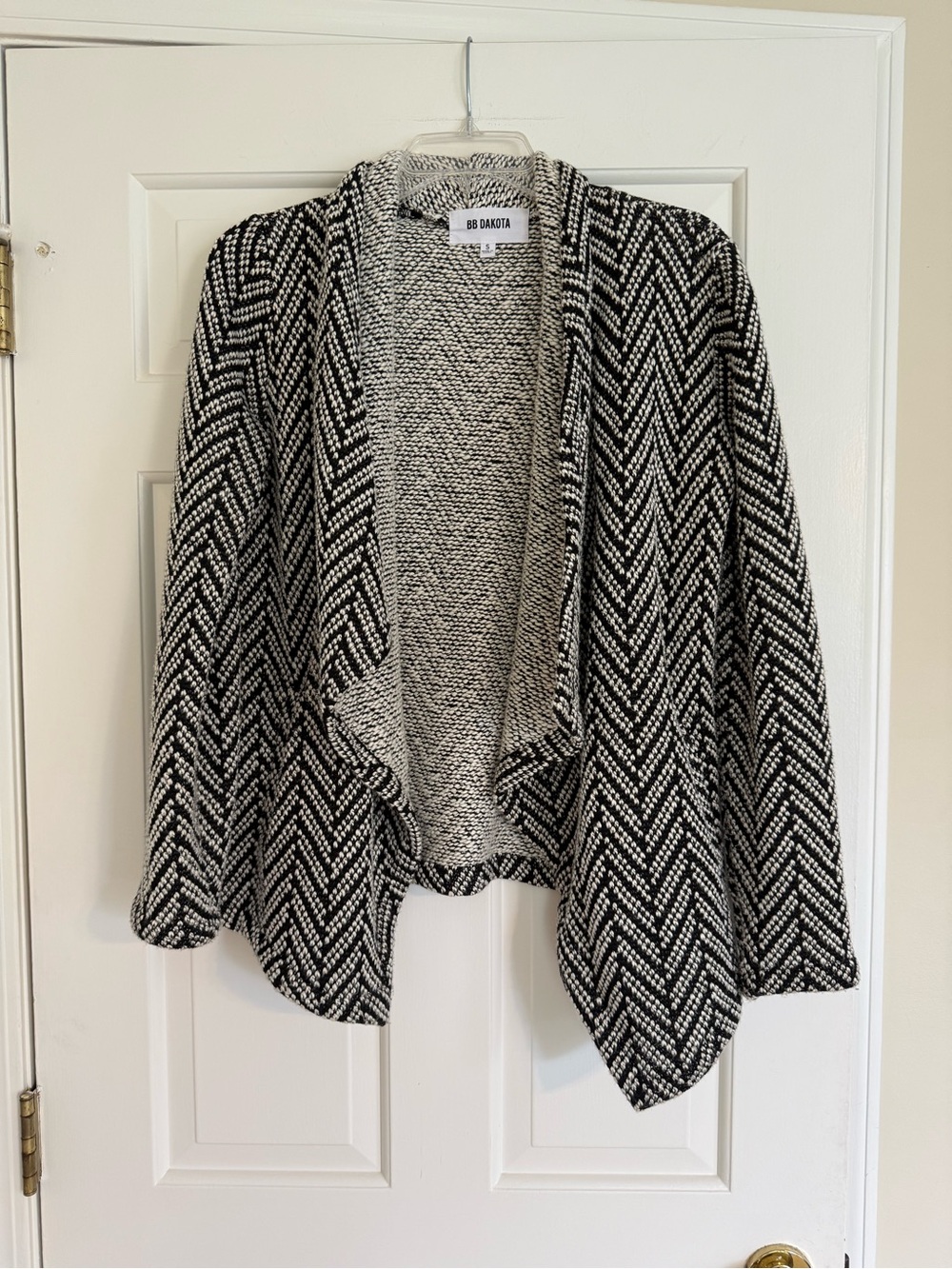 BB Dakota Black & White Chevron Open-Front Cardigan